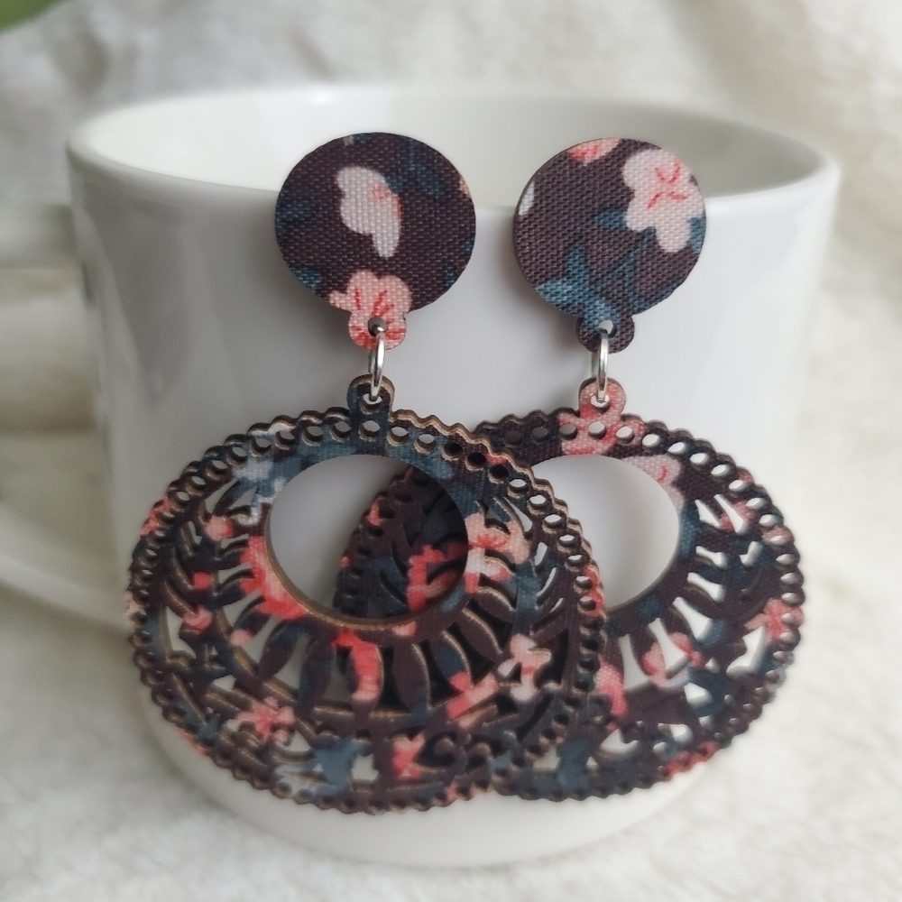 3/$15 New Brown Wooden Floral Fabric Earrings - Picture 1 of 2